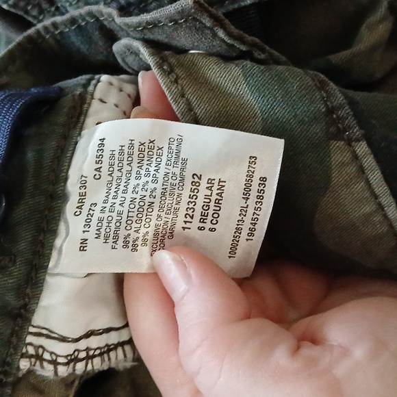 Wrangler camouflage  cargo shorts with elastic bands - Picture 4 of 4